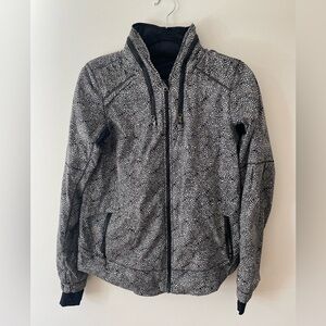 Lululemon Spring Forward Jacket Plush Petal Black Ghost / Black size 6